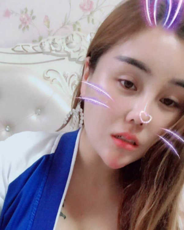 丰满俏皮的小小