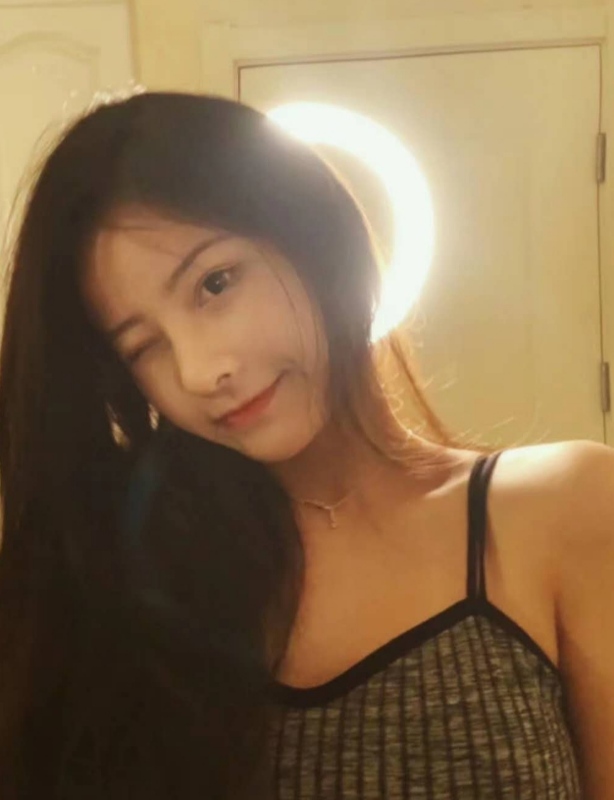 漂亮粉嫩的清纯小美女