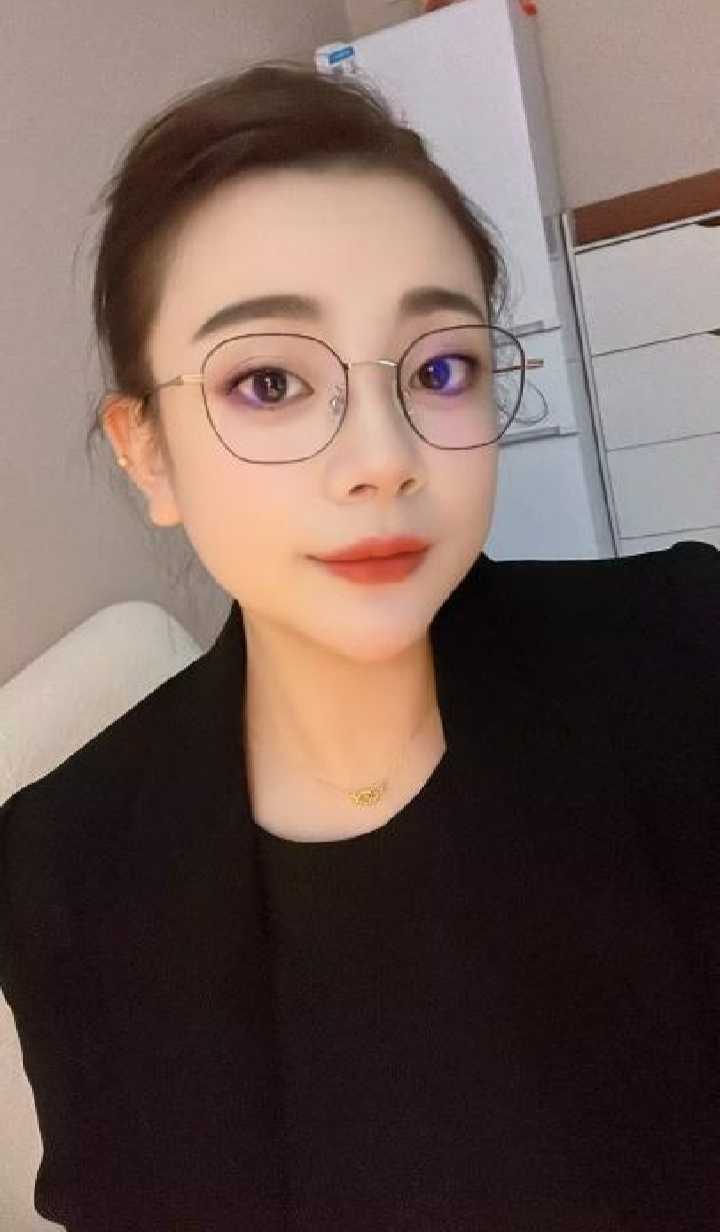 魅惑的狐狸眼幼师