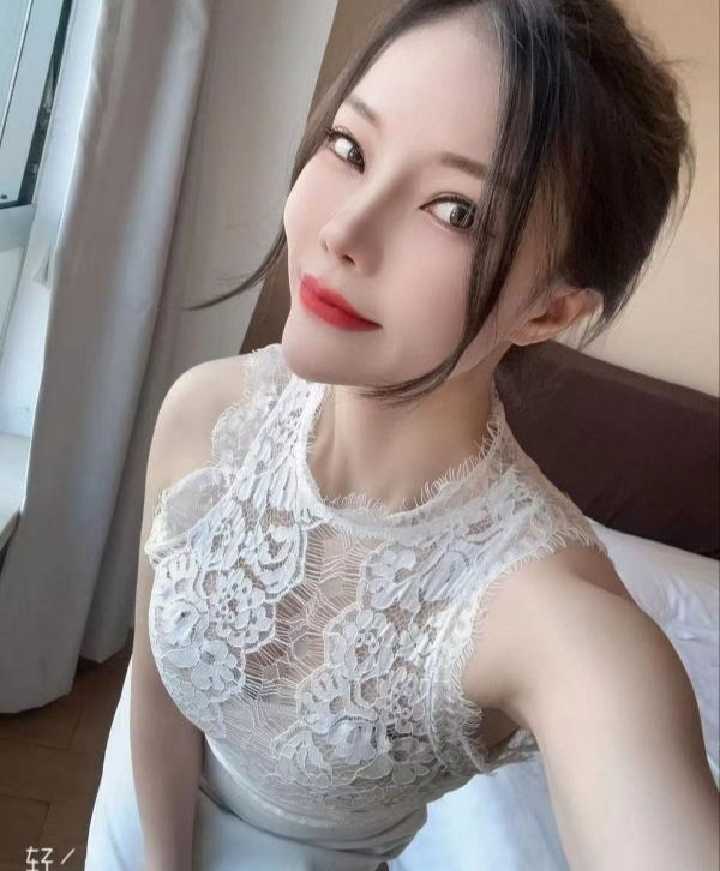 南山大冲性感风情姐姐