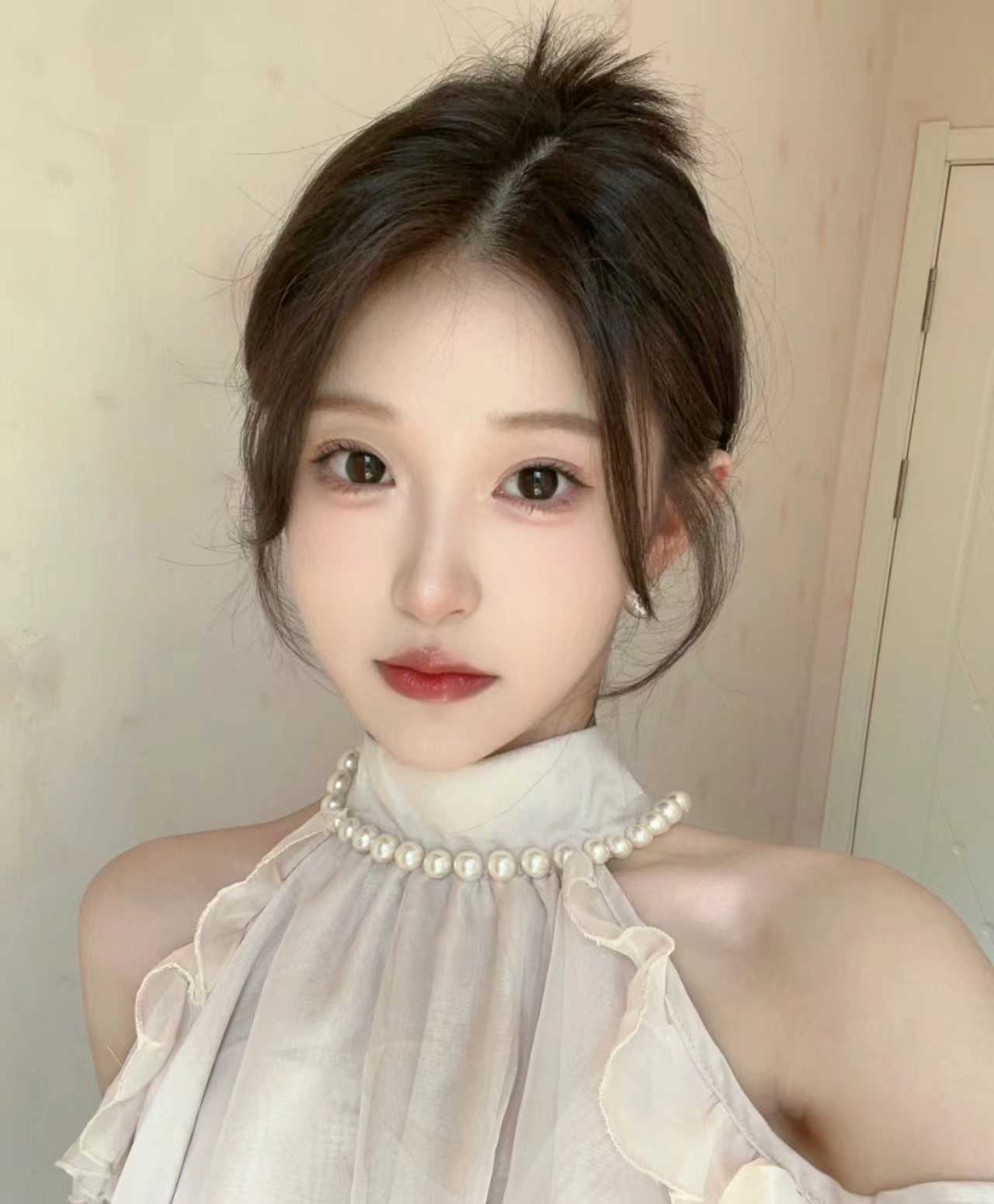 年轻美丽的小姐姐