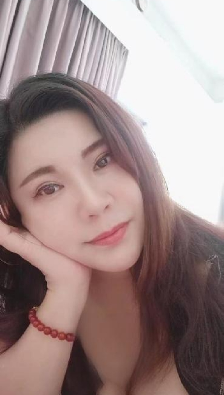 丰满圆润的DL少妇