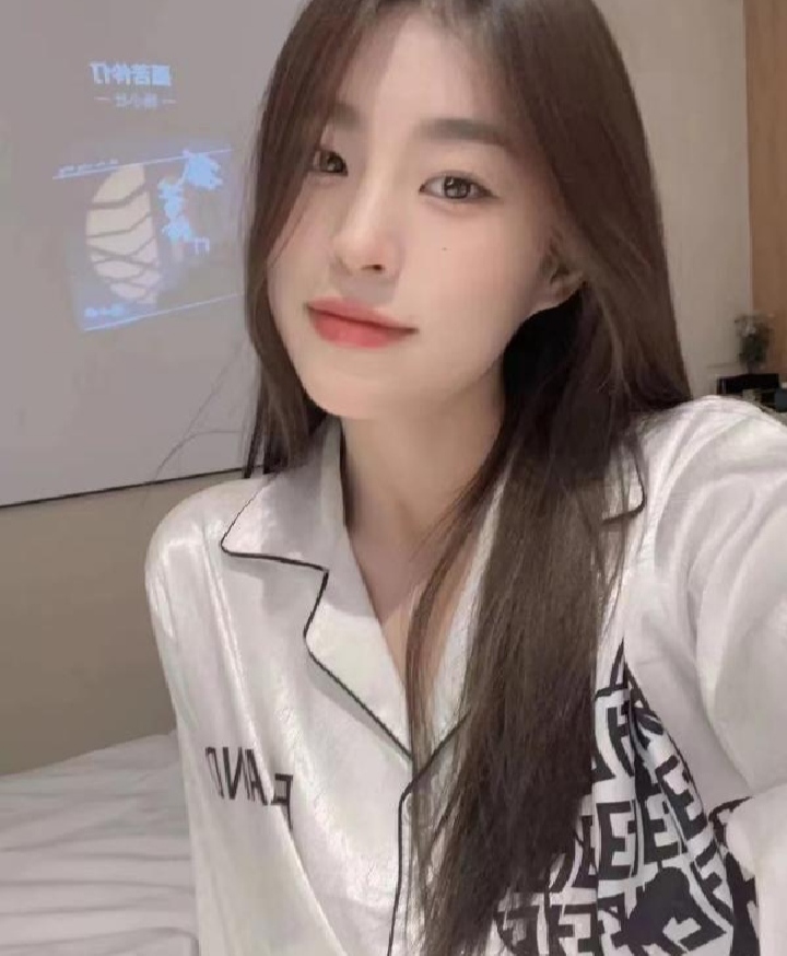 新街口清新大眼美女