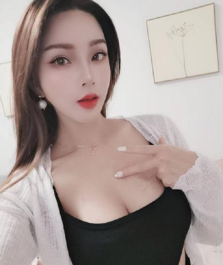 欲求不满大奶嫩妹