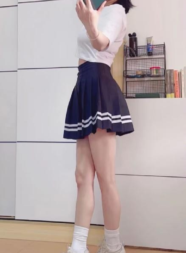 白云百变风情依依妹子