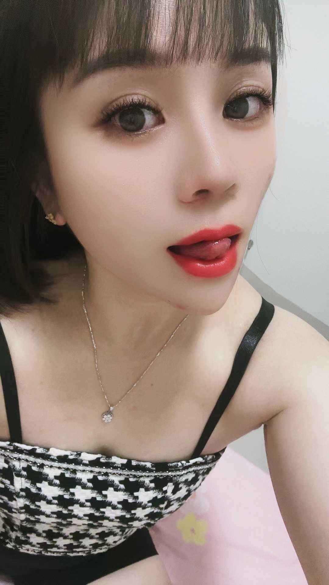 白云江夏性感小兰