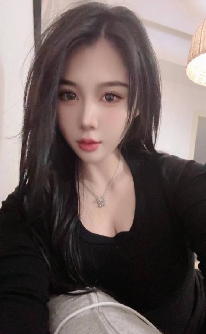 新街口粉嫩大奶少妇