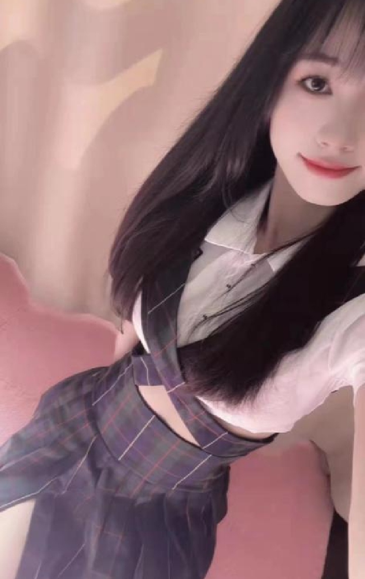 四川粉嫩制服美妞