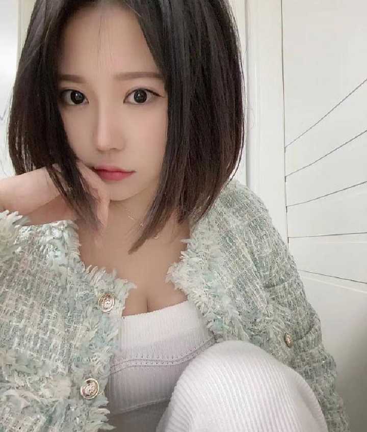 甜甜的小女友兔兔