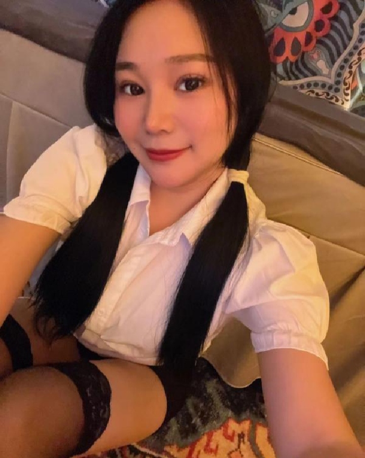 丰满眼镜尤物抓龙师