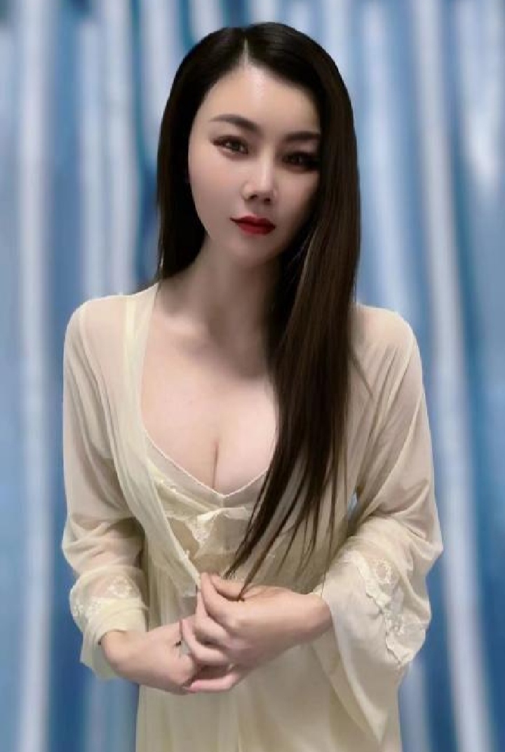 大奶花式服务悠悠