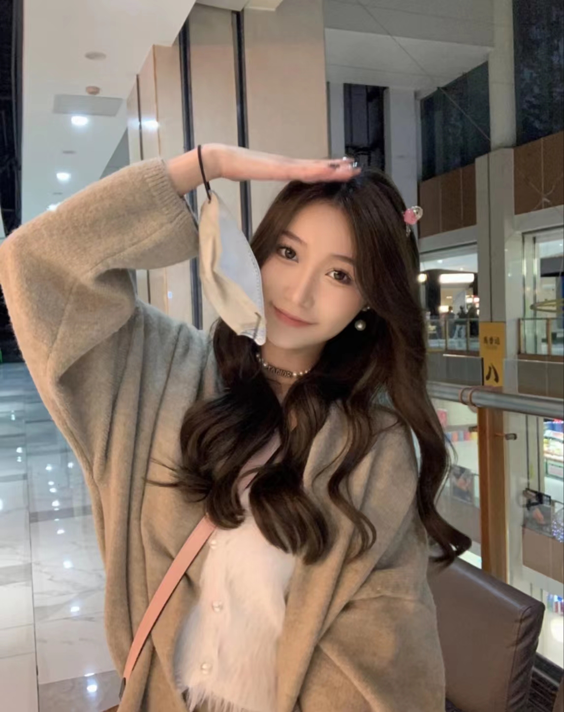 妹子很不错年轻胸大