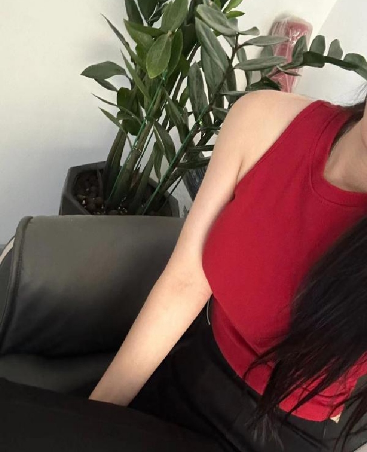 柔嫩乖巧的小女友