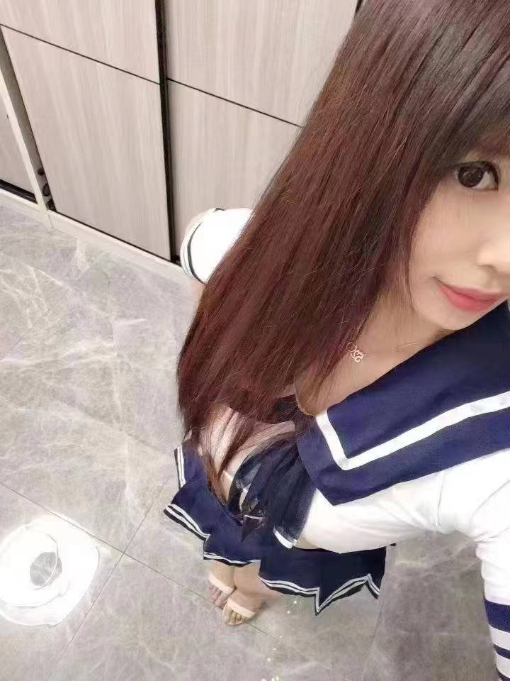 身材不错制服多多的妹子