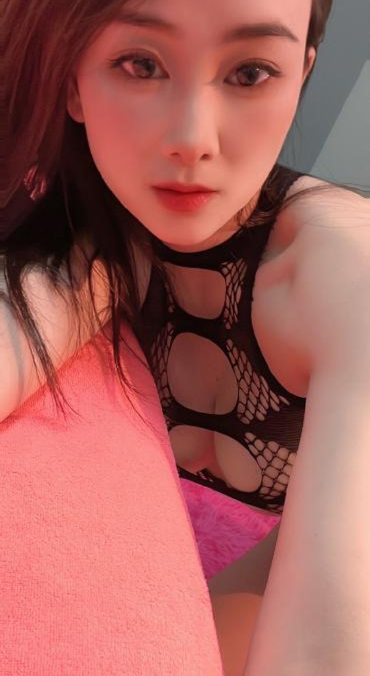 上城丝袜美腿媚惑小樱桃