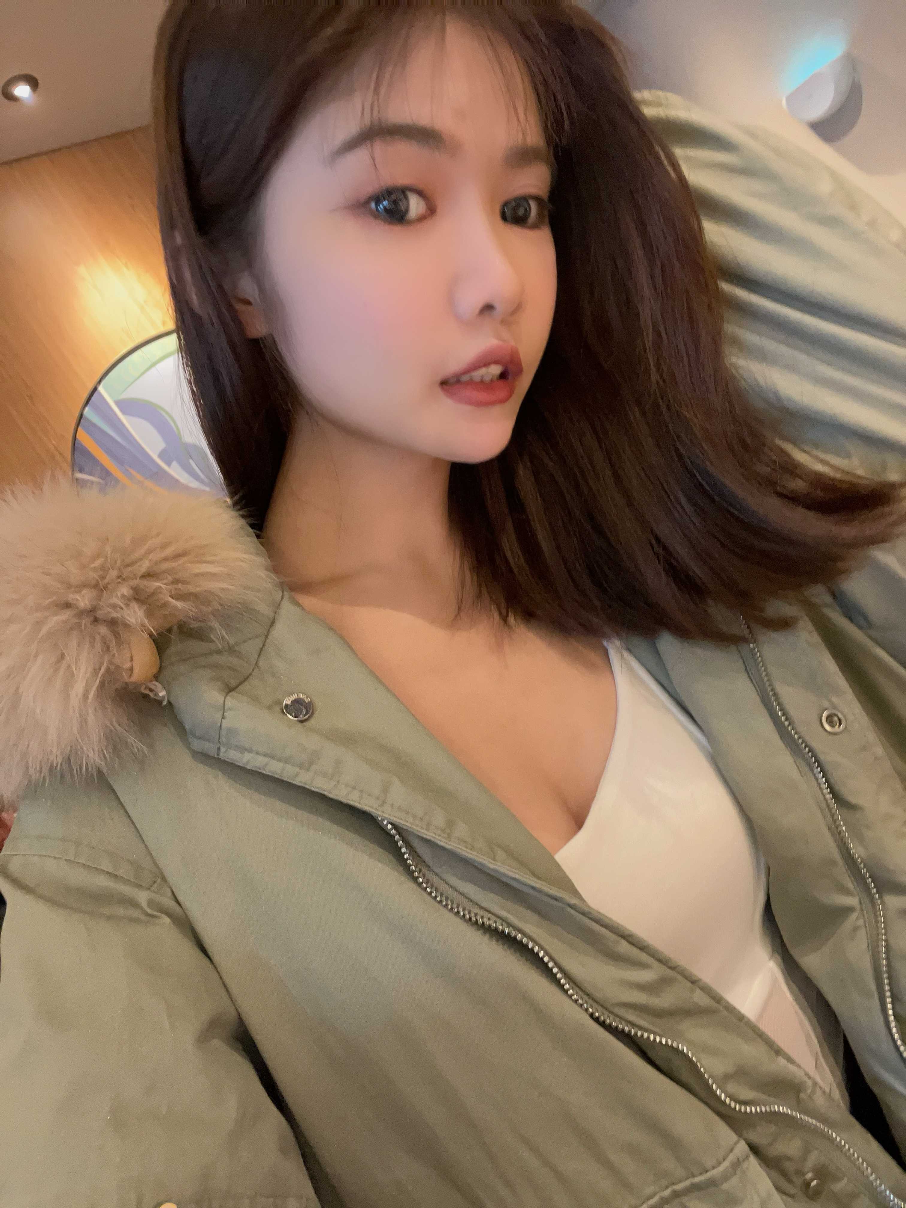 瑜伽健身乖巧小妹