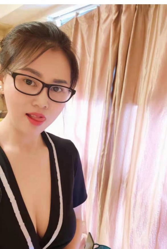 雨花台大奶眼镜少妇倩倩