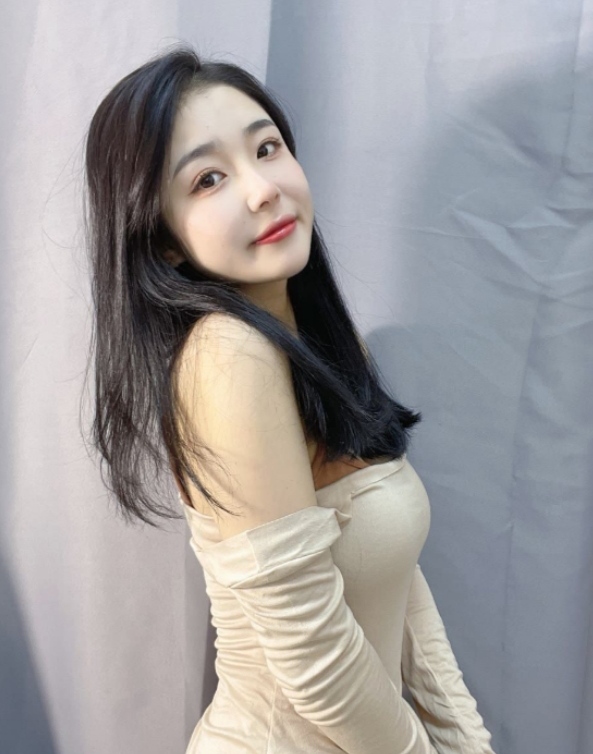 丰泽丰满性感白嫩御姐小雨