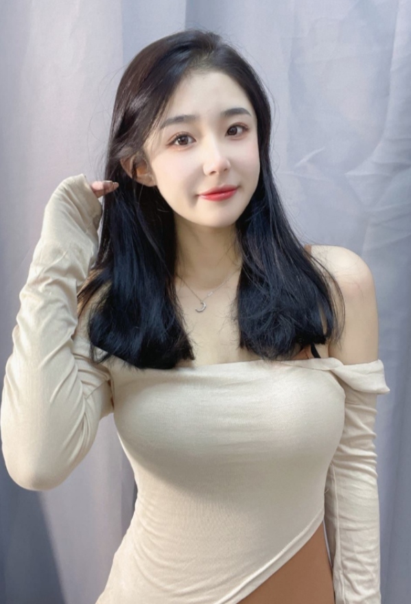 丰泽丰满性感白嫩御姐小雨