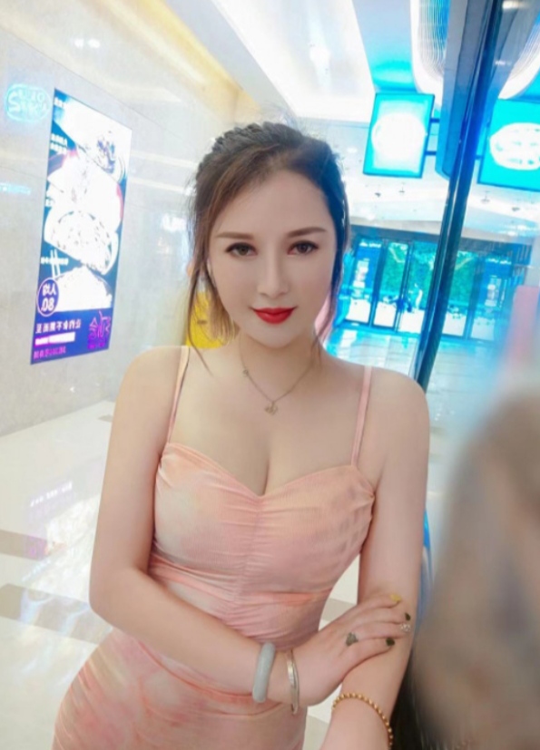 粤华路丰满白嫩少妇贝贝