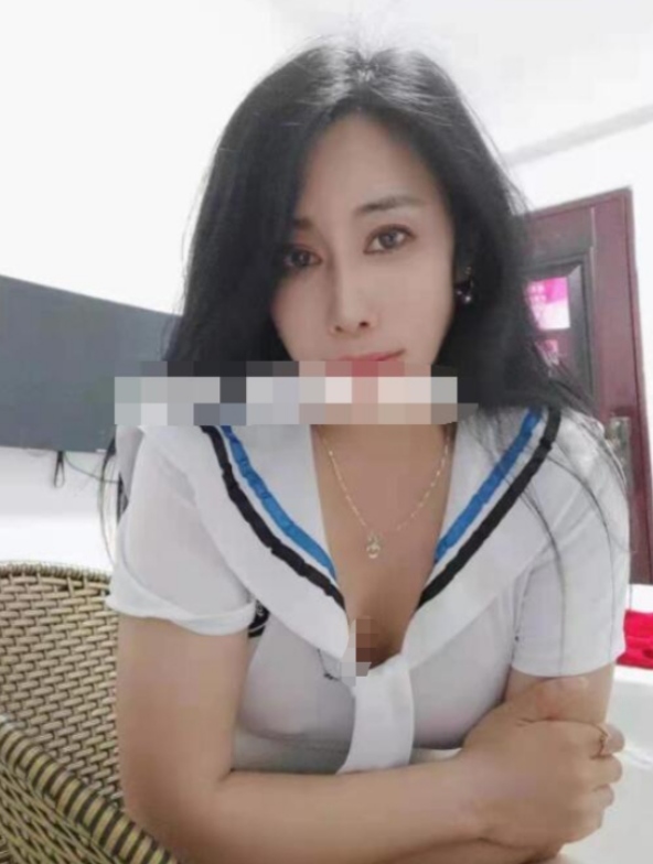 盛昌路丝袜制服美妞荣荣