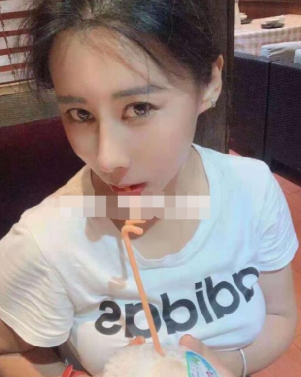 盛昌路丝袜制服美妞荣荣