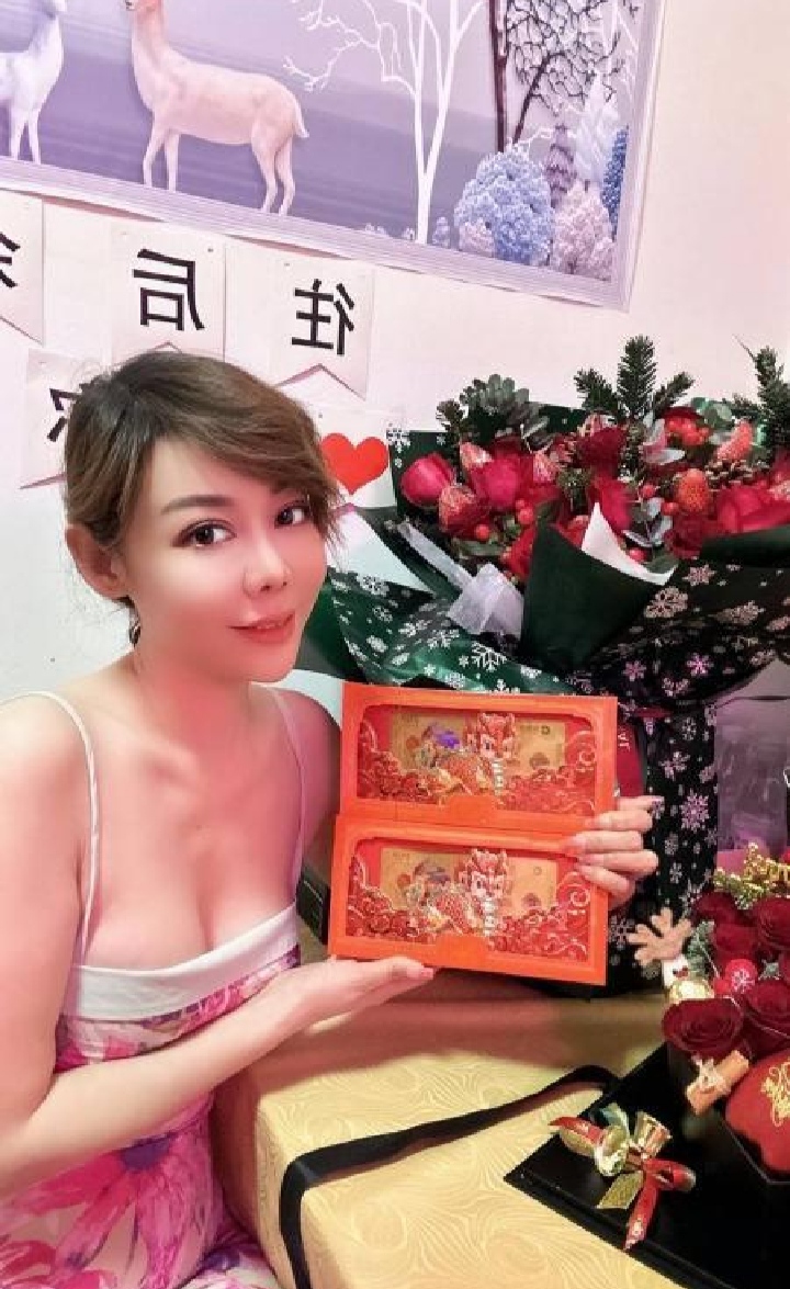 朝阳性感大长腿妹子