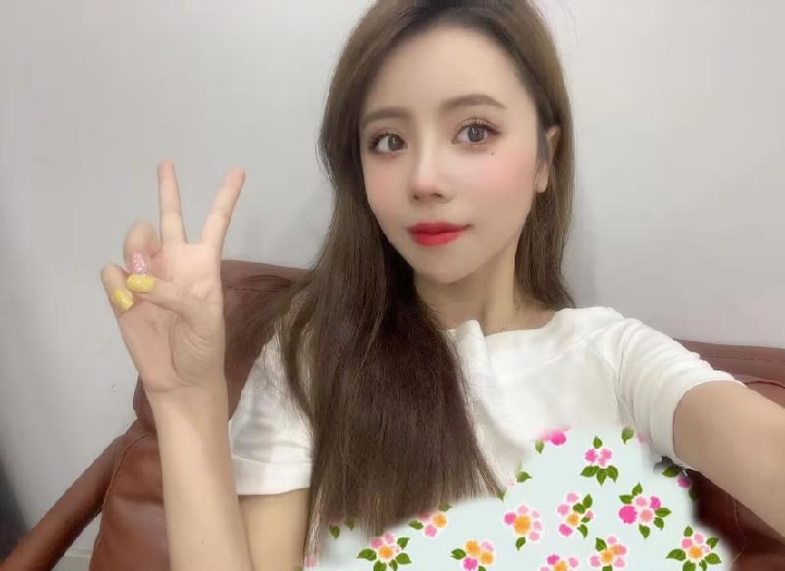 清新妩媚性感的小姐姐