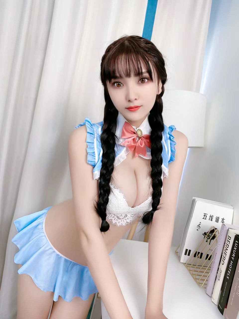 奶子很不错的小姐姐