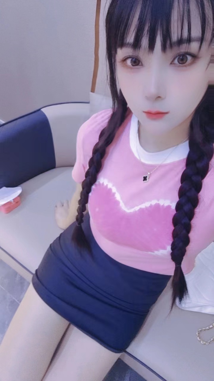 奶子很不错的小姐姐