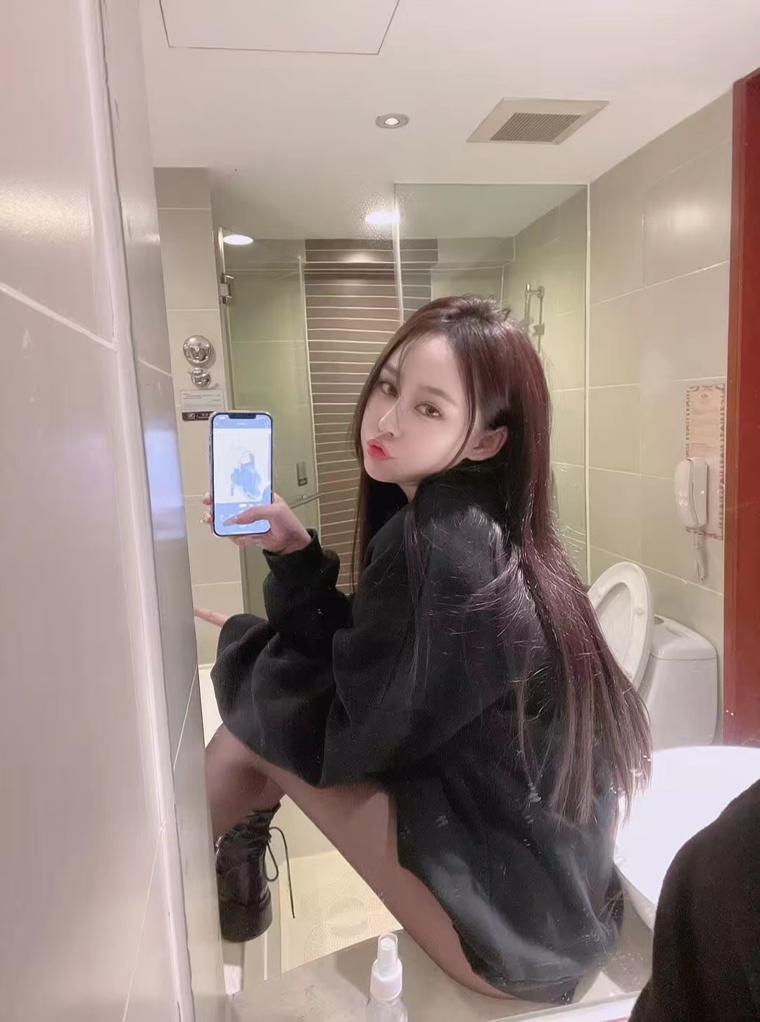 肤白貌美的小姐姐