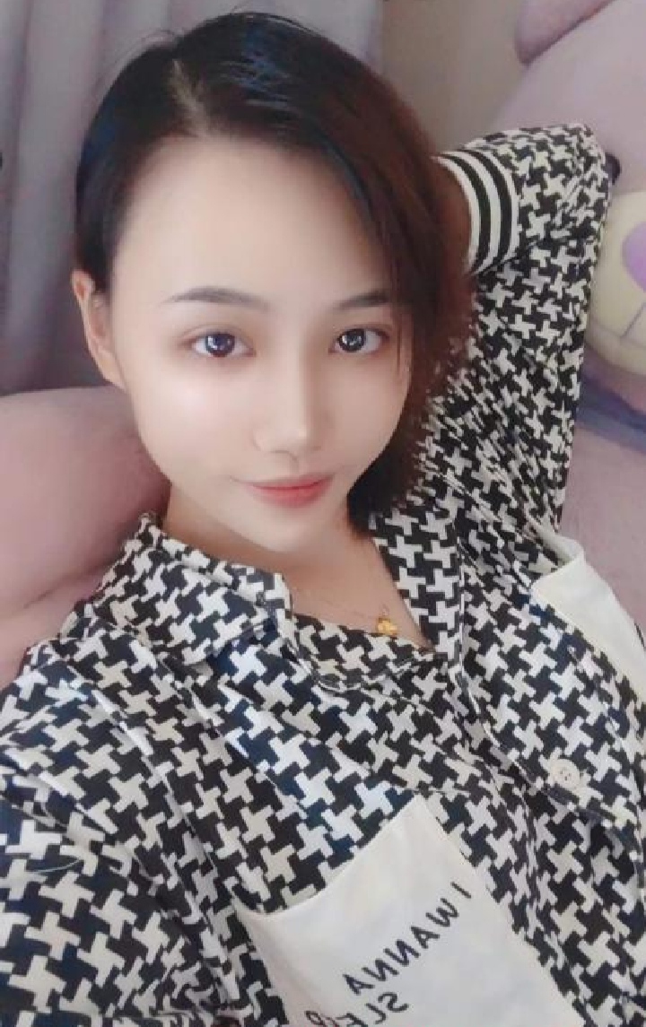 南山制服少妇笑笑