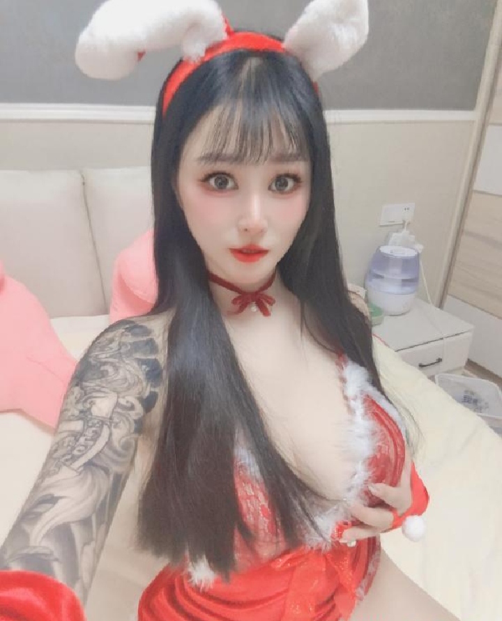 花臂巨乳吉祥妹