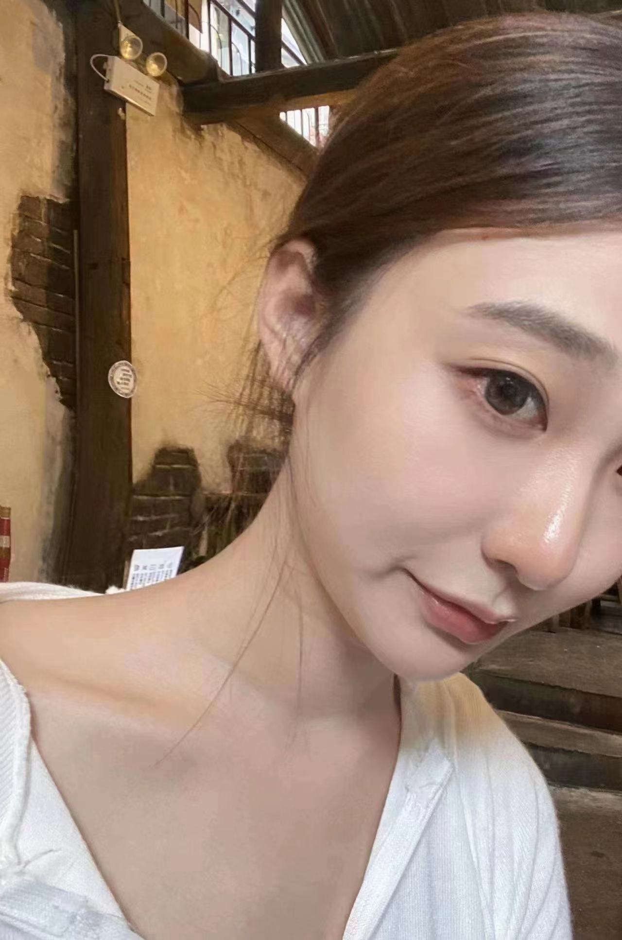 高新区粉嫩兼职小姐姐