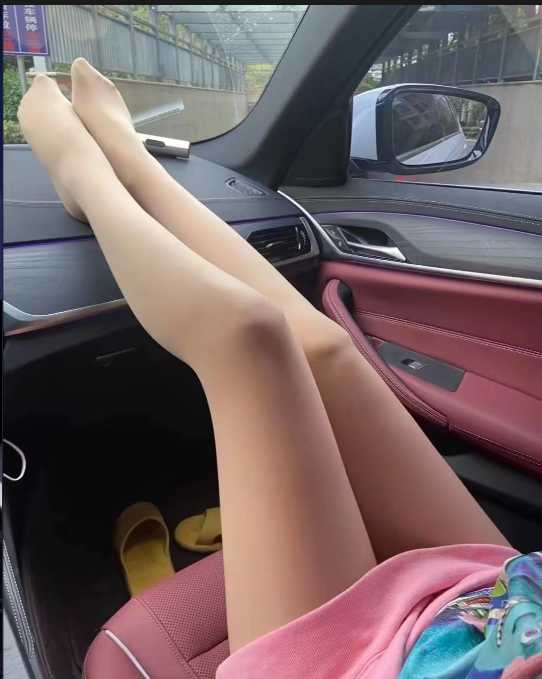 谷德丝袜美腿嫩妹天然呆