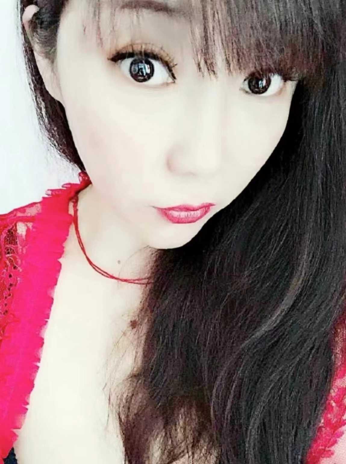 性价比很高的翘臀妹子