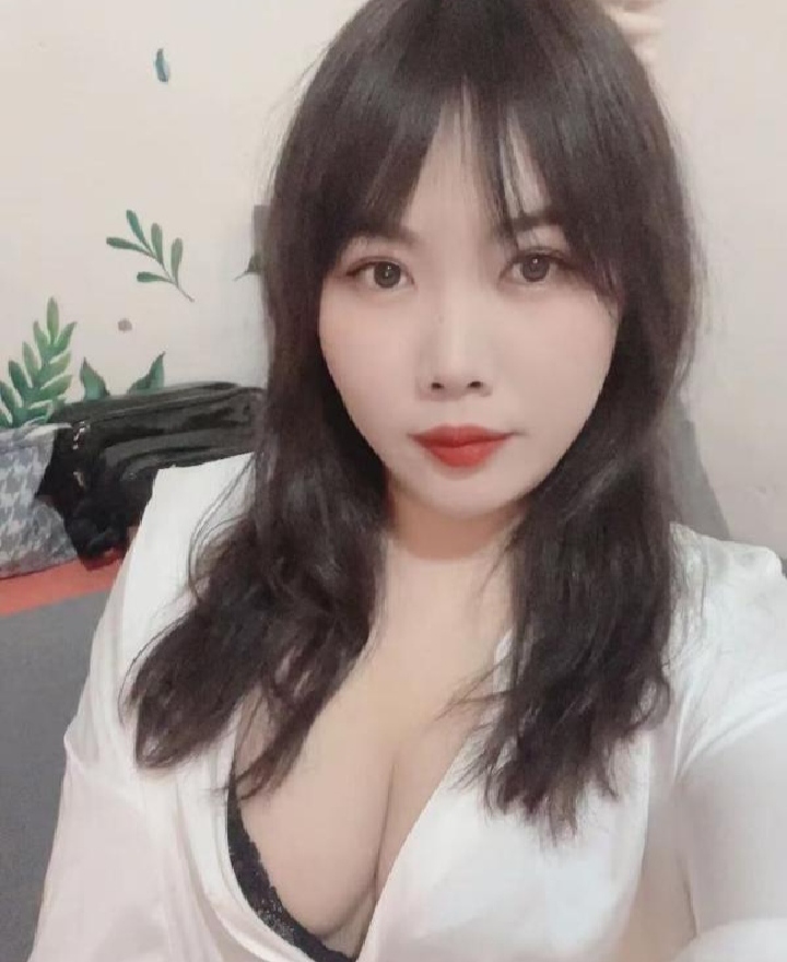 大胸翘臀丰满妹子