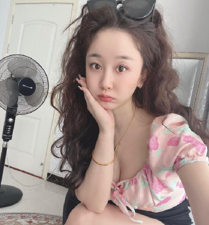 福田性感大胸小少妇