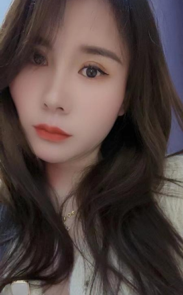 六合丰润美少妇