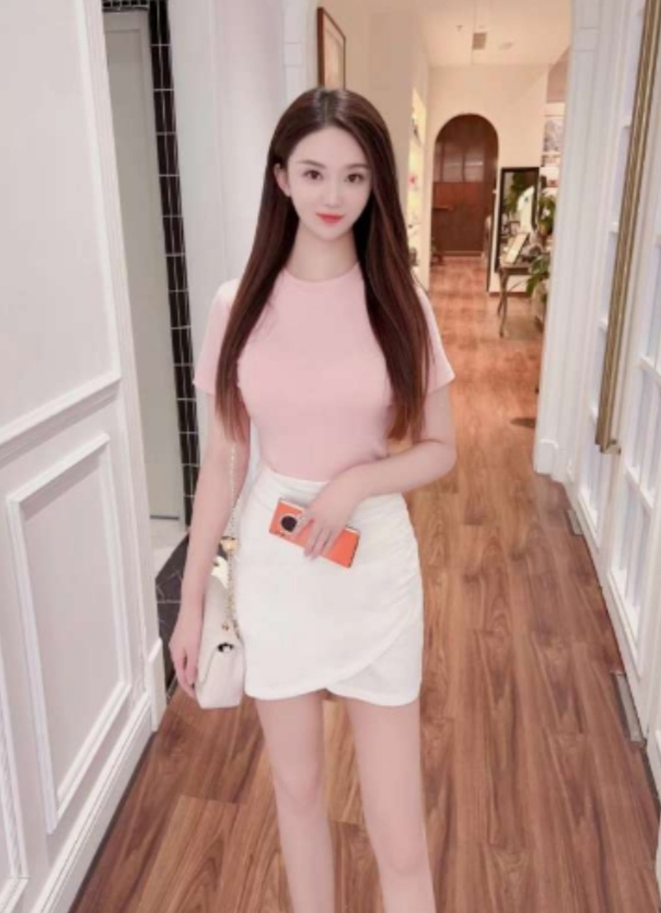 秦淮白嫩光滑小女友