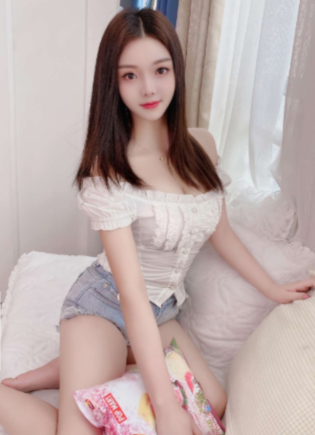 新街口粉嫩尤物女友