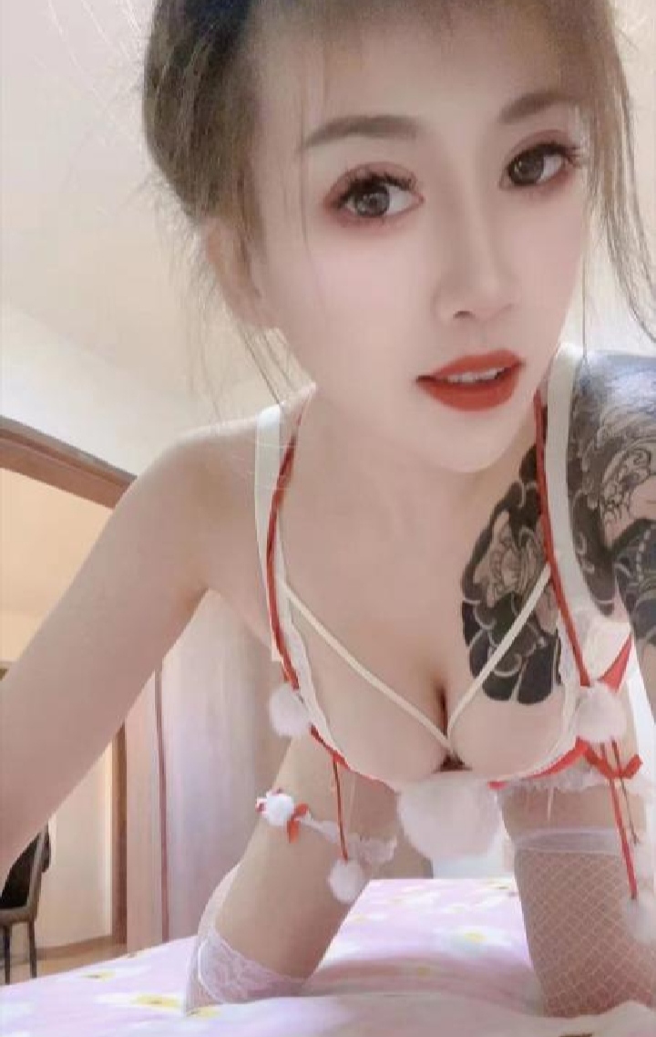 妩媚娇小玲珑的小姐姐