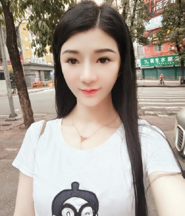 白嫩柔韧瑜伽小姐姐