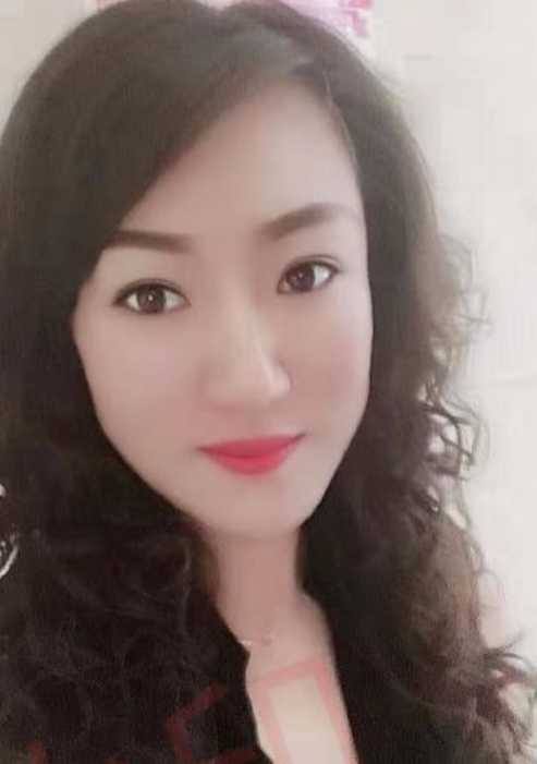 皇寺广场肥臀女