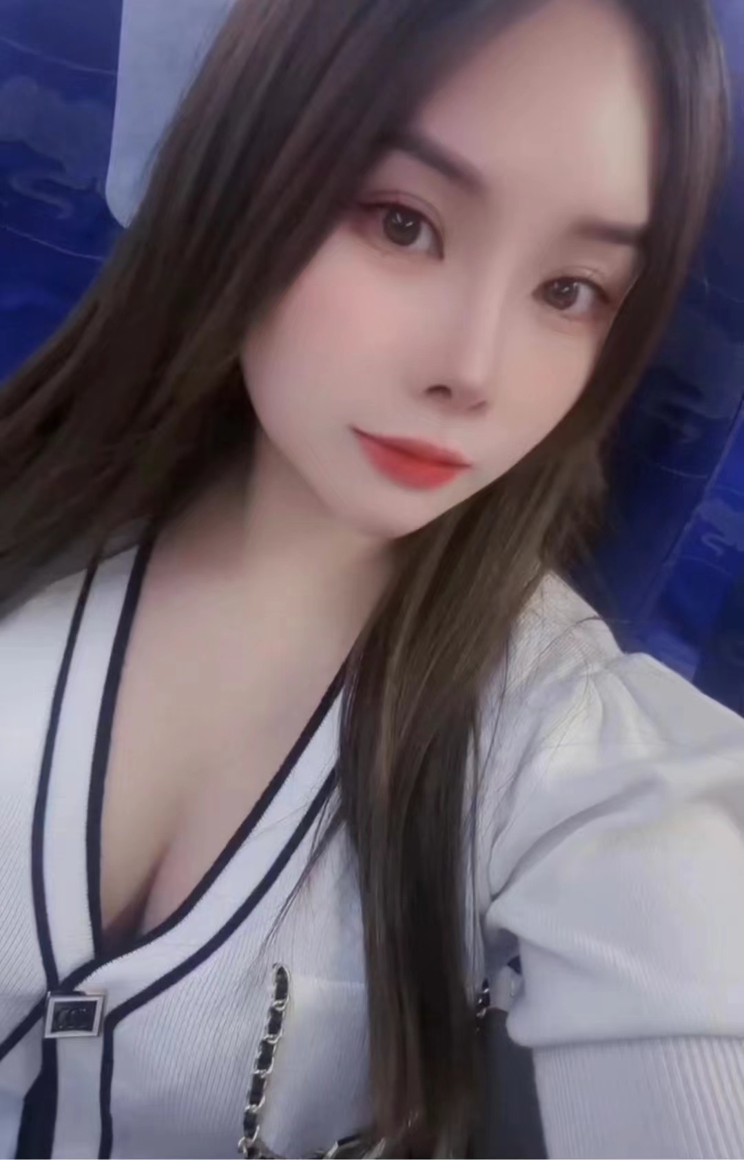 服务系大胸美女