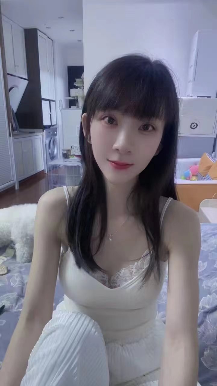 身材颜值不错的小姐姐