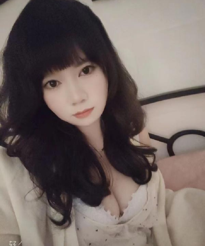 体验白嫩大波小雪