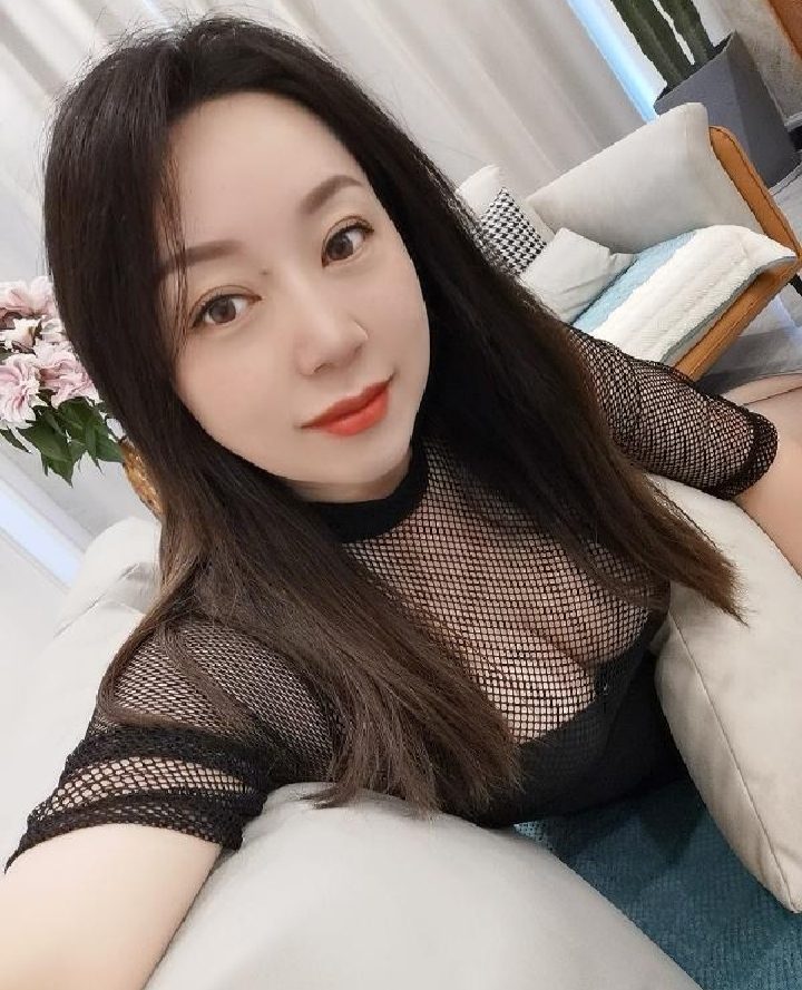 新迎丰满气质少妇