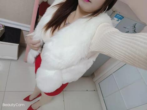 长沙兼职美女，蝴蝶b，一插就出水，拍拍屁股就懂你要干啥