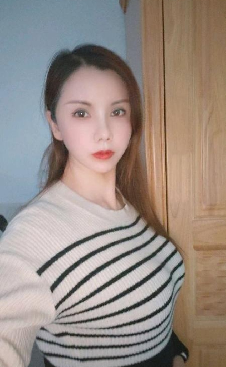 福永丰满大胸少妇紫琪